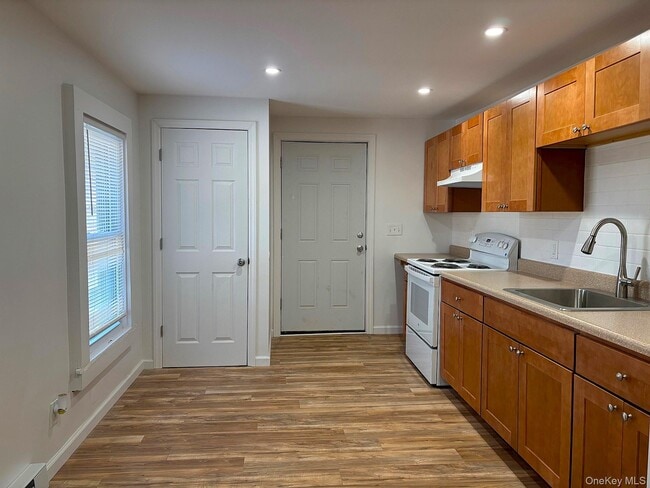 Building Photo - 447 NY-376