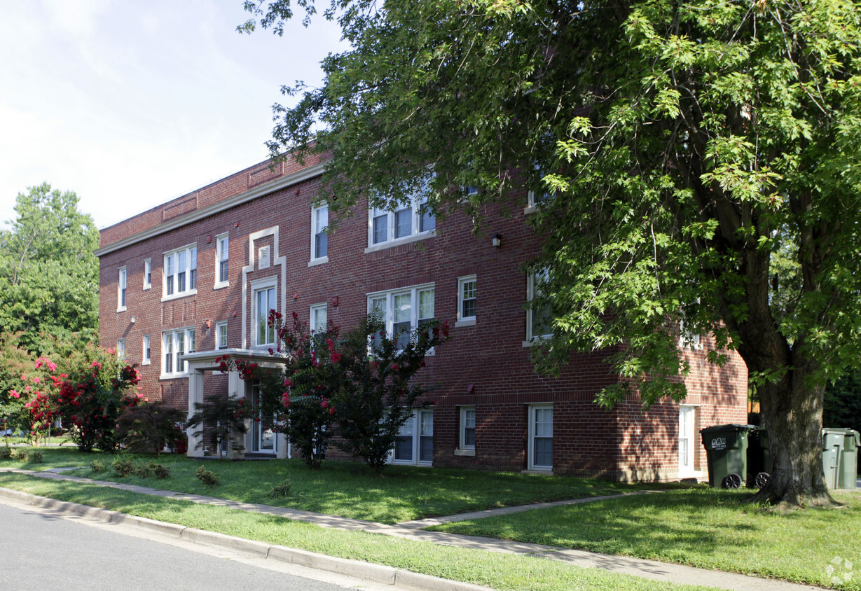 Primary Photo - Commonwealth Ave Apts.