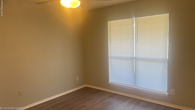 Foto del edificio - 2702 Westchester Dr