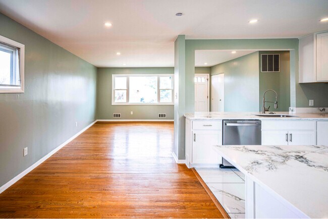 Foto del edificio - 9023 Samoset Rd