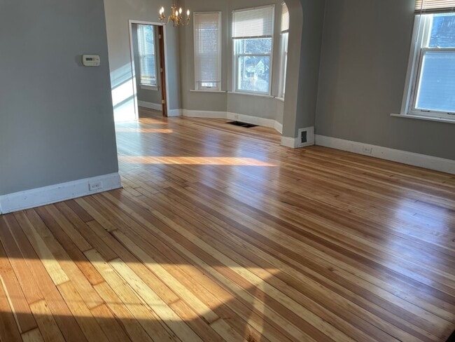 Building Photo - 4 Bedroom 2 bath House Available Now!!