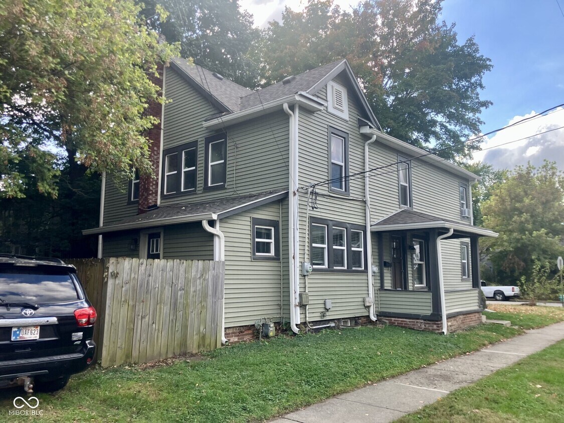 Primary Photo - 645 E 49th St