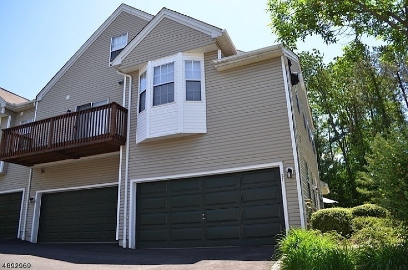 27 Teal Ln, Bedminster, NJ 07921 Room for Rent in Bedminster, NJ