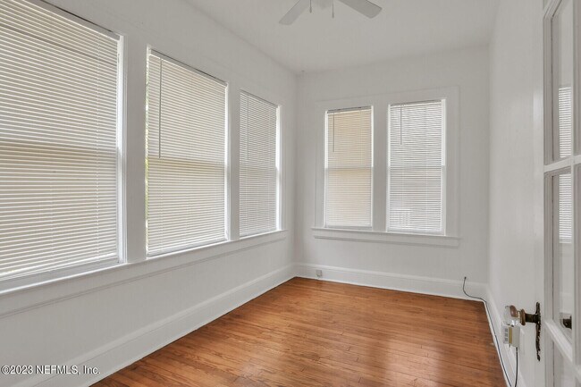 Building Photo - 2667 Myra St
