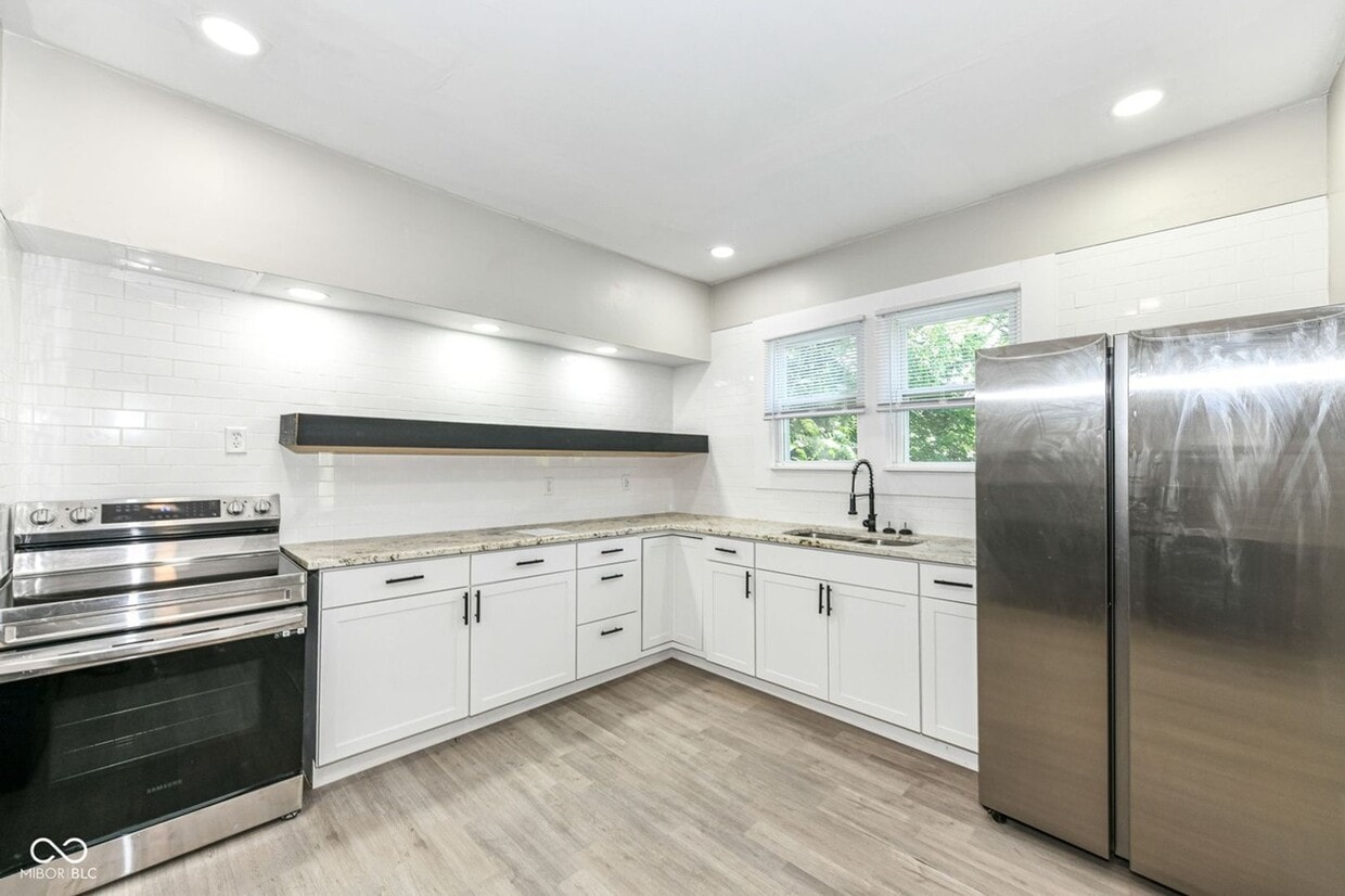 Three Bedroom Duplex Located Near Meridian St and 30th Street - Three Bedroom Duplex Located Near Meridian St and 30th Street