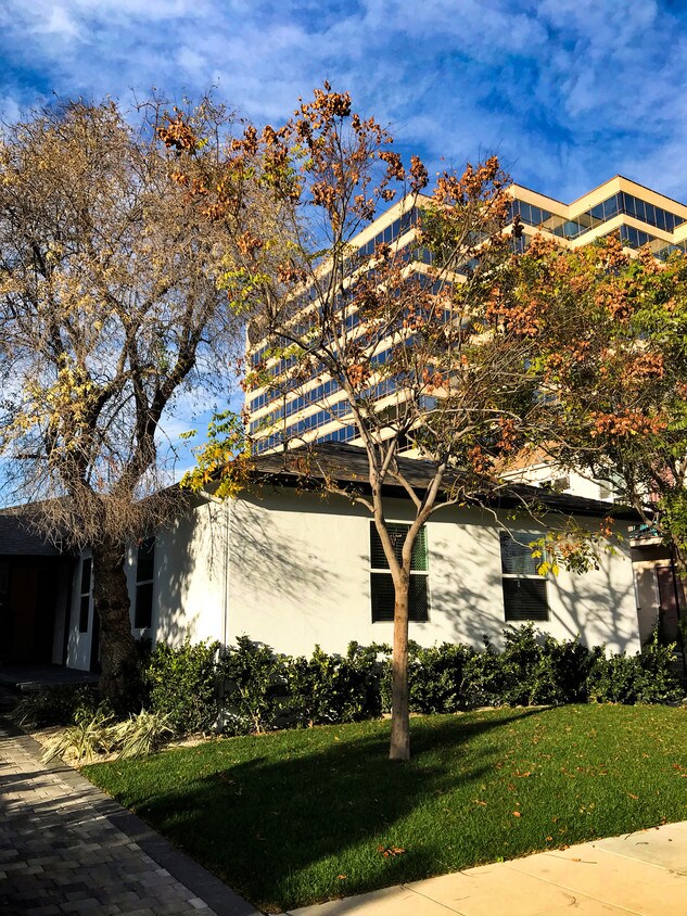 Foto principal - 3507 Warner Blvd