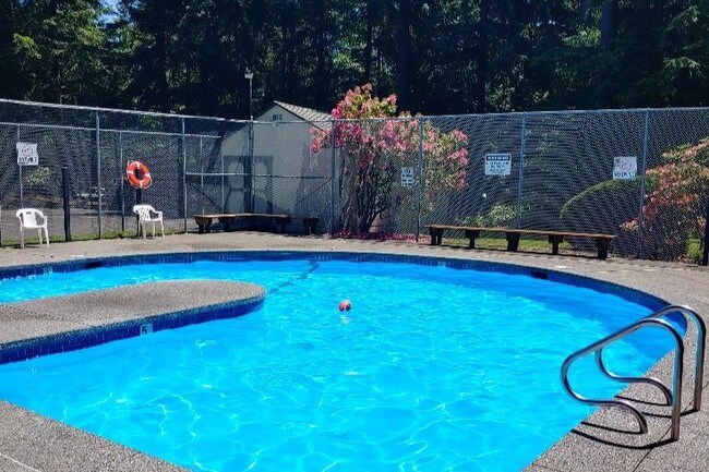 Piscina Maplewood - 32131 46th Pl SW