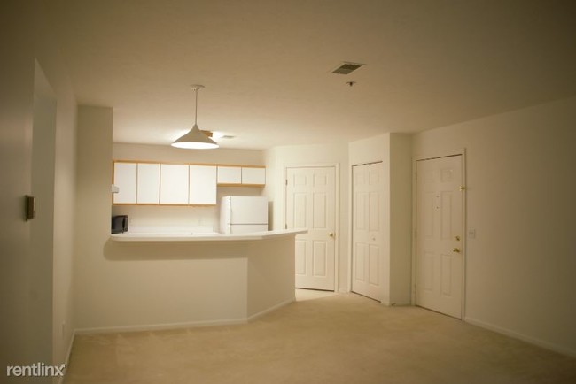 Building Photo - 2 br, 2 bath Condo - 3101 Poplar Creek SE