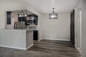 Building Photo - Waters Edge Apartments