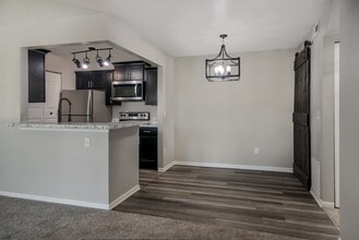 Building Photo - Waters Edge Apartments