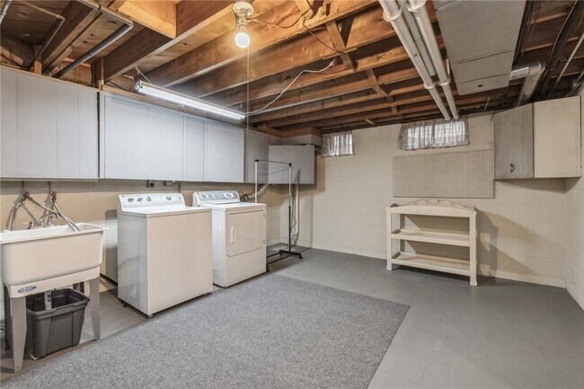 Building Photo - 2208 Hillside Ave