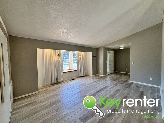 Foto del edificio - Remodeled 3-Bedroom Home in Steilacoom wit...