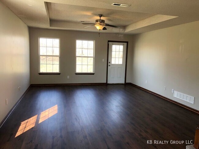 Building Photo - 3 Bed 2 Car Duplex in Grain Valley
