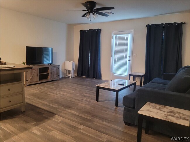 Foto del edificio - 2198 E Arapaho Rd