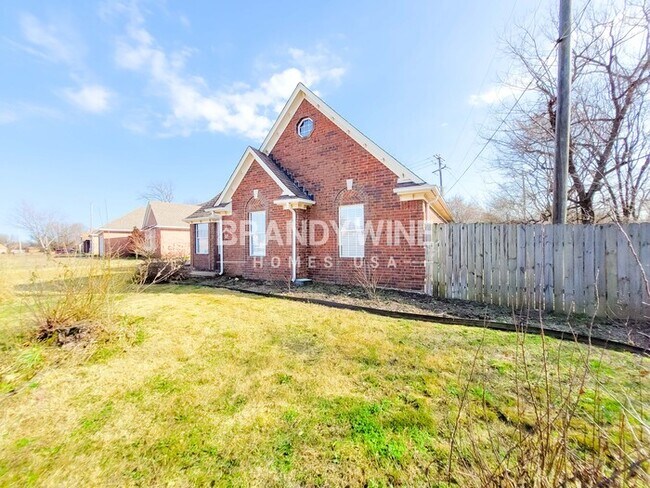 Foto del edificio - 6301 Ragan Farm Dr