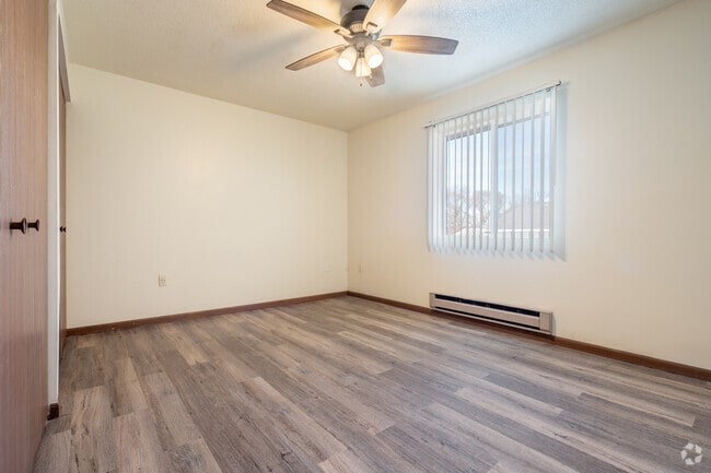 2BR, 1BA - 975SF - Bedroom - Fox Run Apartments