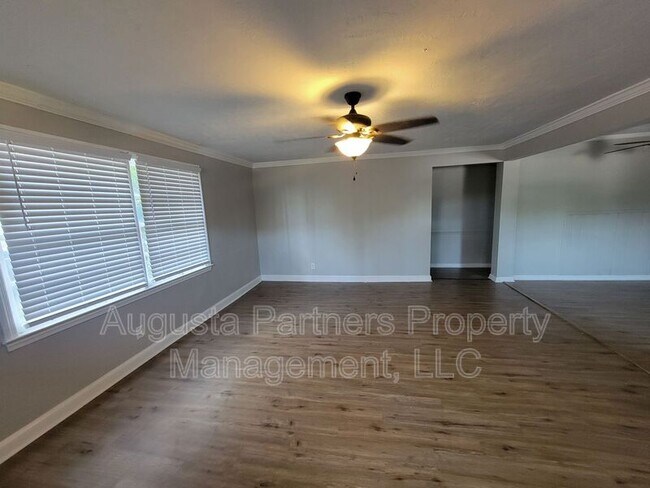 Foto del edificio - 2034 Trout Dr