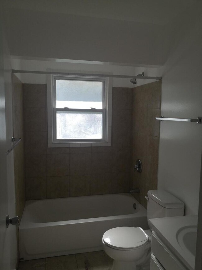 Foto del edificio - 1N350 Newton Ave