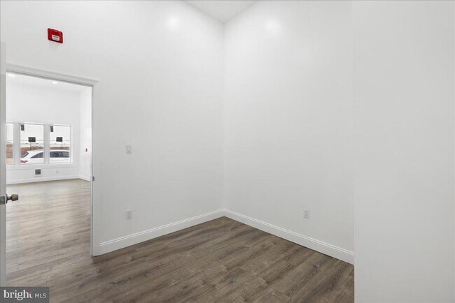 Foto del edificio - 6940 Woodland Ave