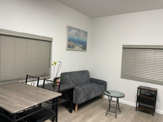 Foto del edificio - 2206 E 24th St