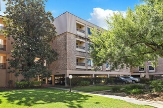 Building Photo - 2209 S Braeswood Blvd