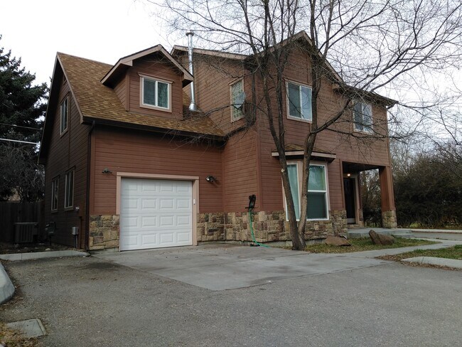 Building Photo - 2204 S Hervey St