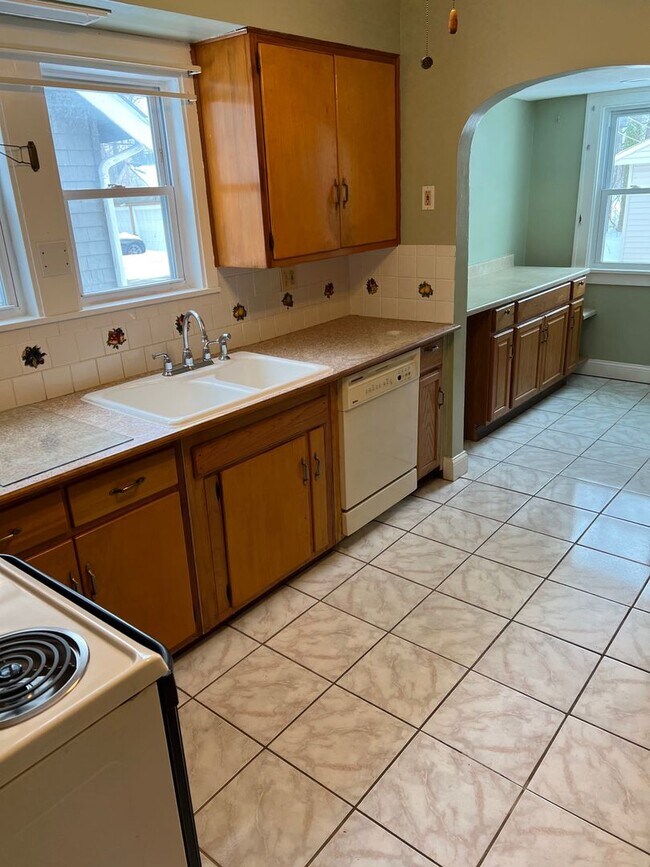 Building Photo - Beautiful Cleveland Heights Colonial