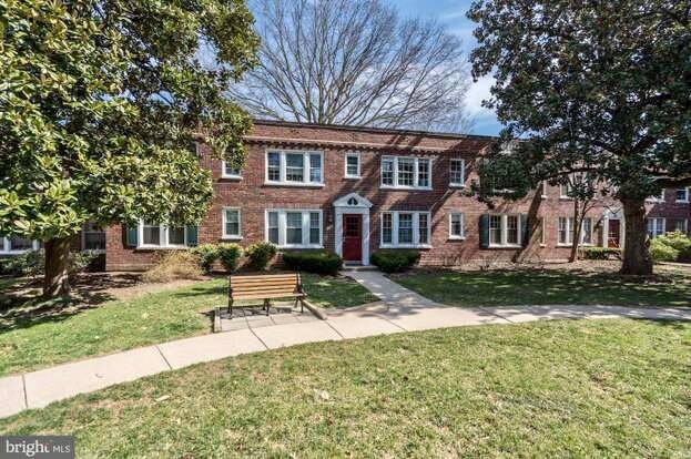 Foto principal - 1745 N Troy St