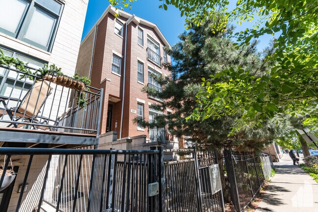 Foto del edificio - 819 N Wood St