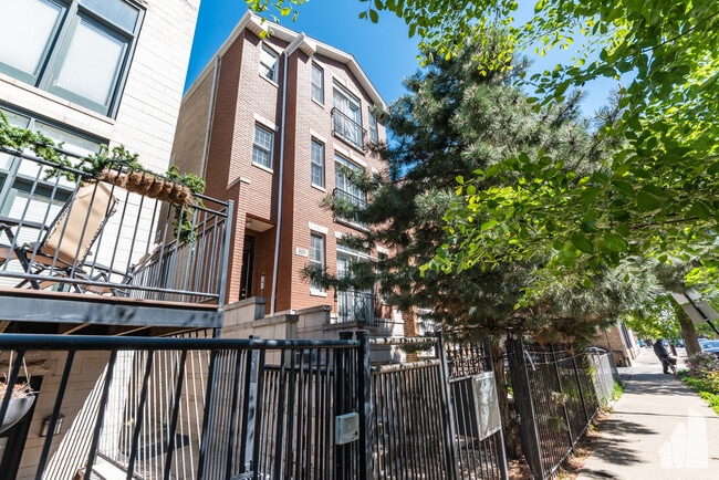 Building Photo - 819 N Wood St