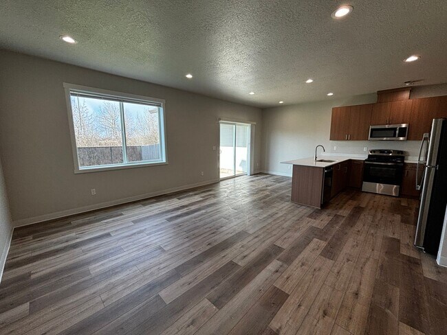 Foto del edificio - 2422-2422 Leonard Ln