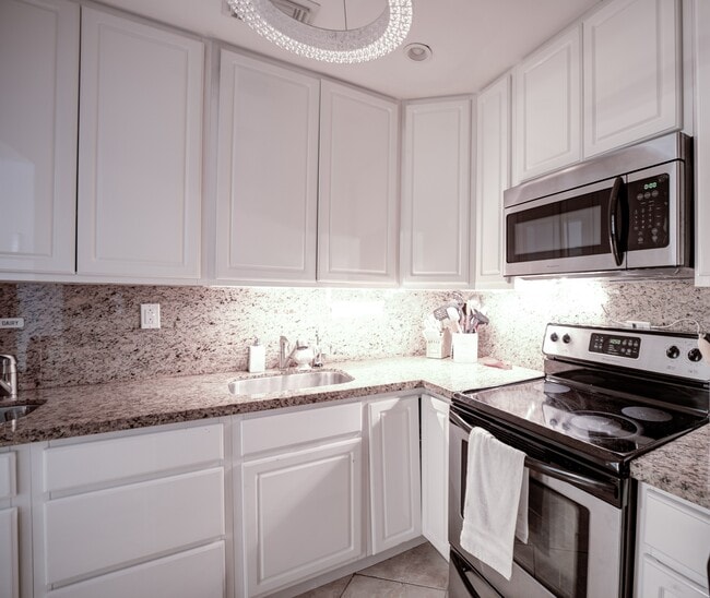 Building Photo - 4301 Collins Ave