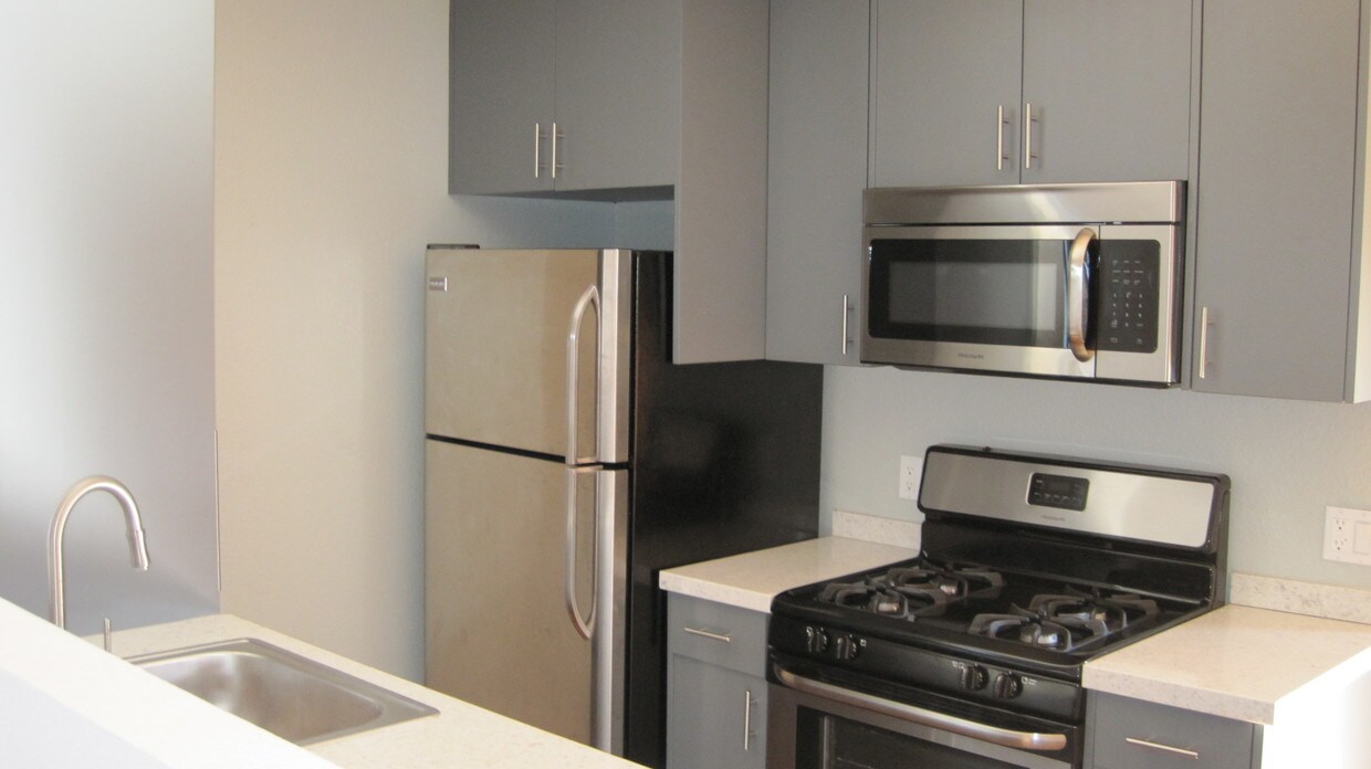 Building Photo - 2238 Las Colinas Ave
