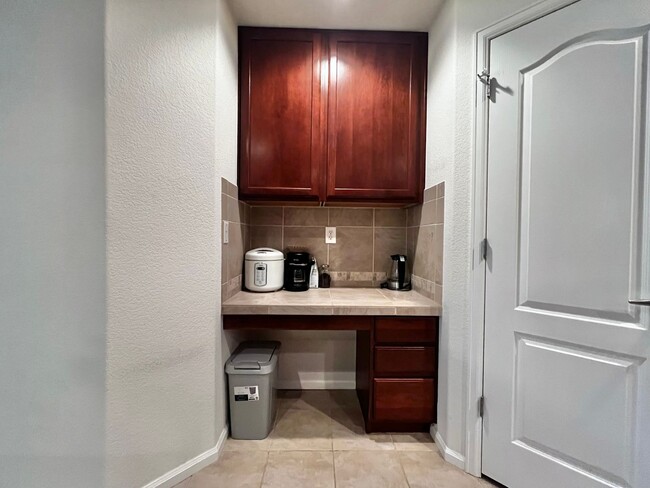 Building Photo - Beautiful Condo in South Fort Collins