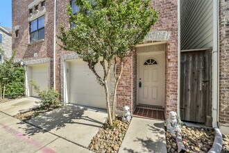 Building Photo - 8715 Meadowcroft Dr
