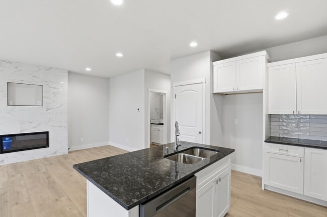 Building Photo - 661 Creative Way