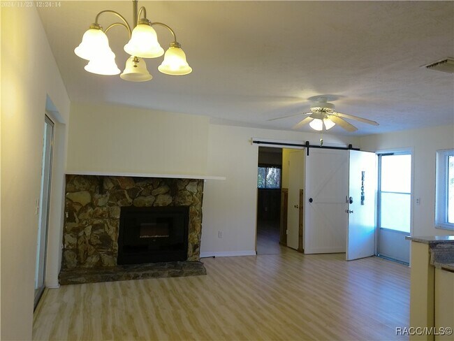 Building Photo - 4960 E Arbor St