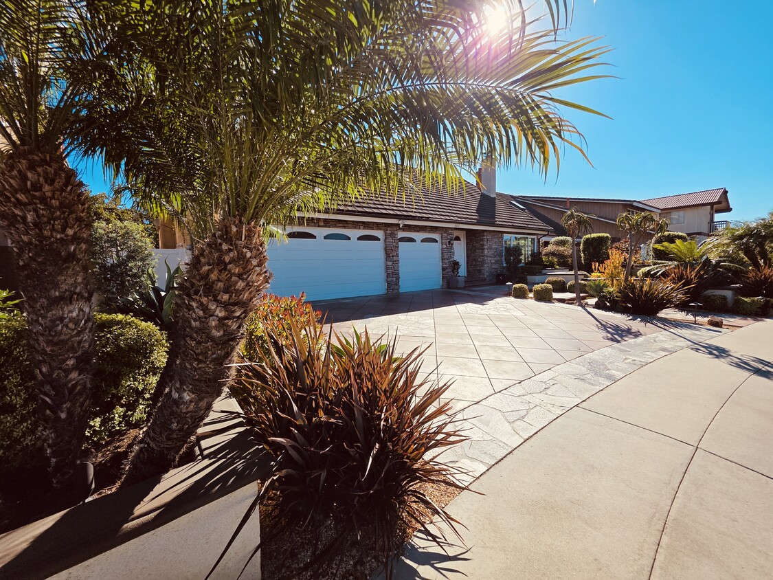 Foto principal - 8612 Naples Dr