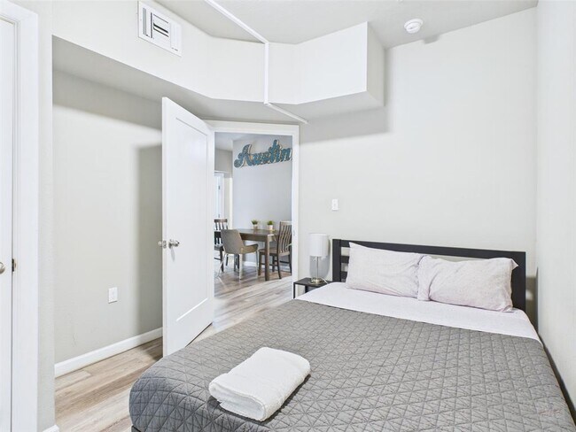 Foto del edificio - 911 W 22nd St