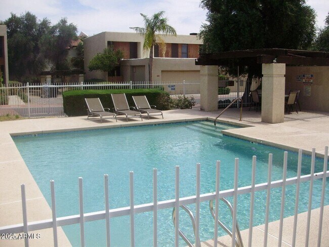 Foto del edificio - 7776 N 20th Ave