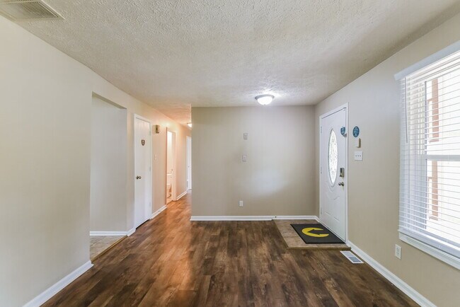 Building Photo - 4825 Manker St