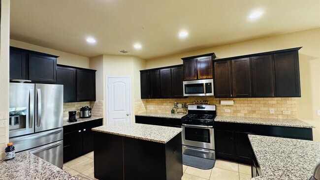 Building Photo - 2437 Merton Dr