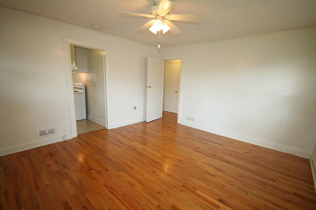 Foto del edificio - Renovated Duplex Unit / Carport / W&D / Ne...