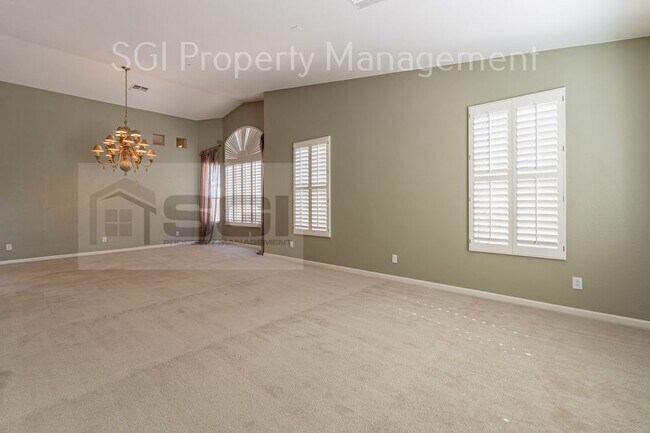 Building Photo - LARGE SUN LAKES 55+ HOME ON GOLF COURSE!