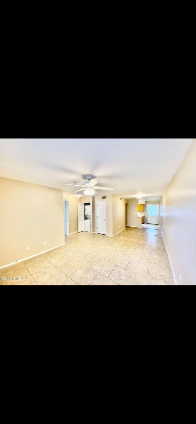 Nice size living room - 3301 E Earll Dr