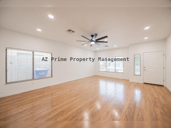 Building Photo - 7111 S 21st Dr