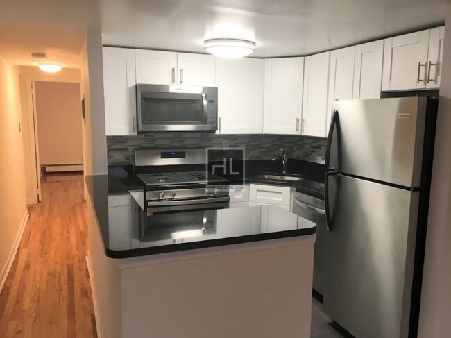 Building Photo - 38 Saint Johns Pl