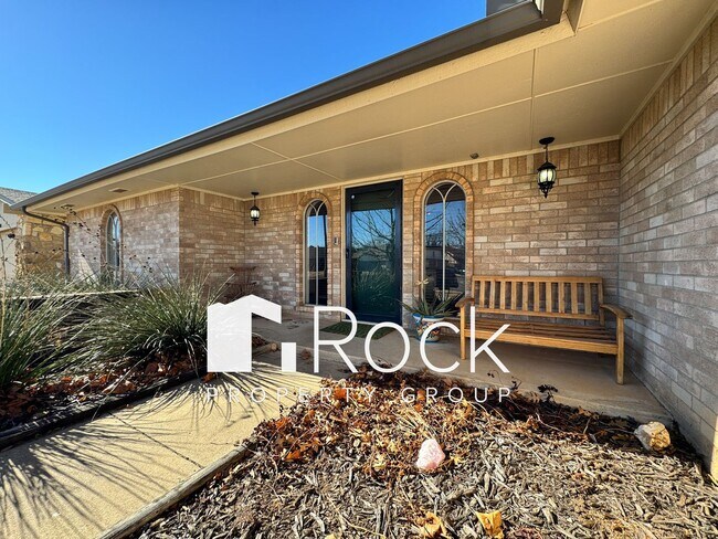 Building Photo - Enjoy $500 off your first month's rent!!