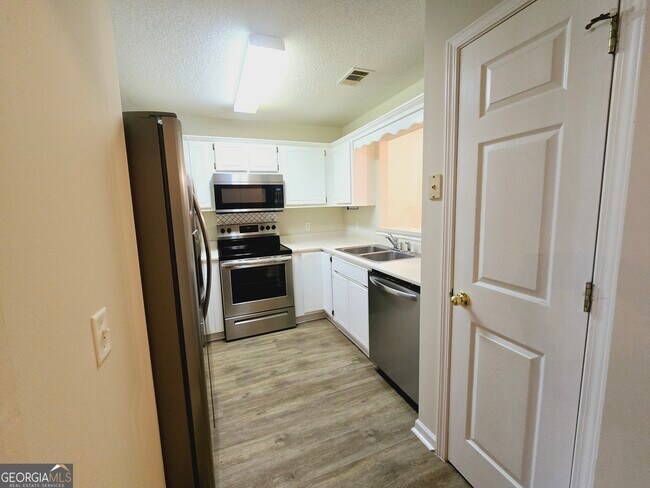 Building Photo - 130 Towne Pk Dr