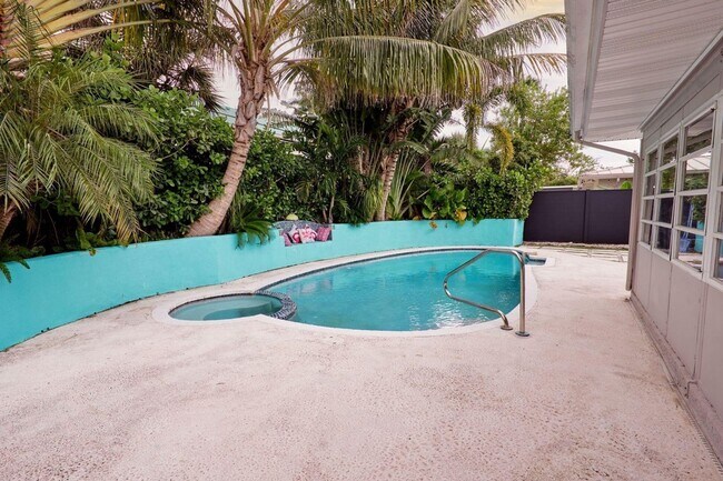 Foto del edificio - Single Family home on quiet street steps from the Intracoastal and Dining